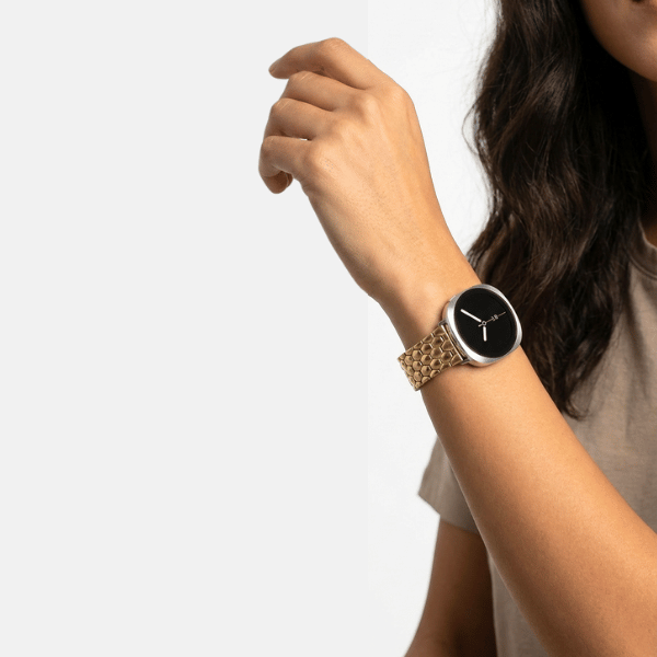 רצועה לשעון סמסונג גלקסי ווטש 8 ברזל בסגנון פלורנס בצבע זהב